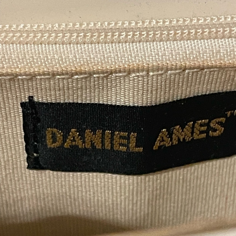 Daniel Ames Elegant White Crossbody Bag with tortoiseshell accents - Picture 9 of 9